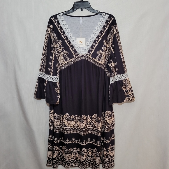 Chic Long Sleeve Black and Cream Dress - Picture 1 of 4